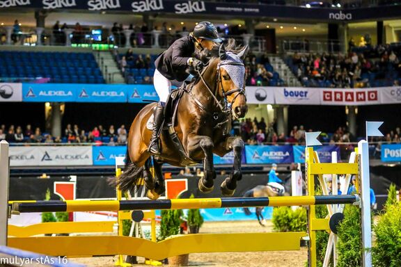 Mareth Zekokh ist Mitglied der russischen Juniorennationalmannschaft im Springreiten HFH-Studentin Maret Zekokh bei Reitturnier