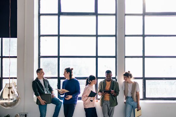 Studierende beim Networking