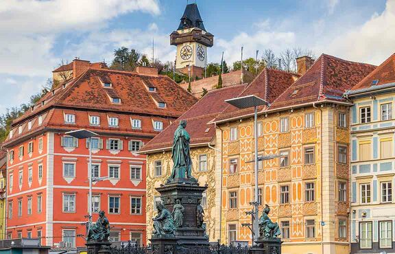 Wunderschöne Stadtansicht von Graz mit Blick auf den Hauptplatz, in Österreich.