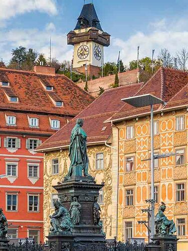 Wunderschöne Stadtansicht von Graz mit Blick auf den Hauptplatz, in Österreich.