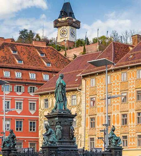 Wunderschöne Stadtansicht von Graz mit Blick auf den Hauptplatz, in Österreich.