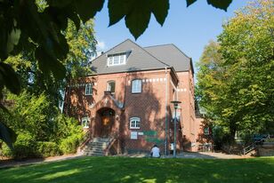 HFH-Studienzentrum Gesundheit und Pflege Außenansicht des Gebäudes in Alsterdorf