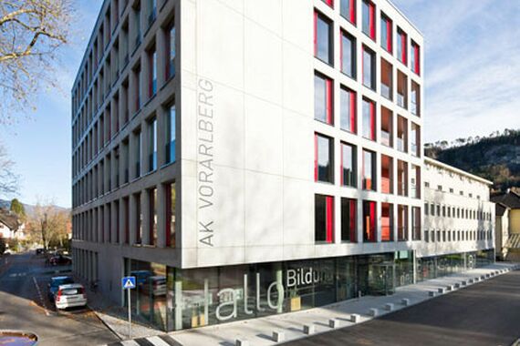 Außenaufnahme des Gebäudes, in dem sich das HFH-Studienzentrum Feldkirch befindet. 