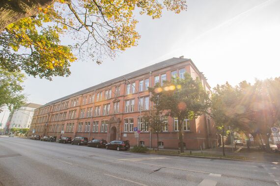 Fernstudium-Gebäude-des-Studienzentrums