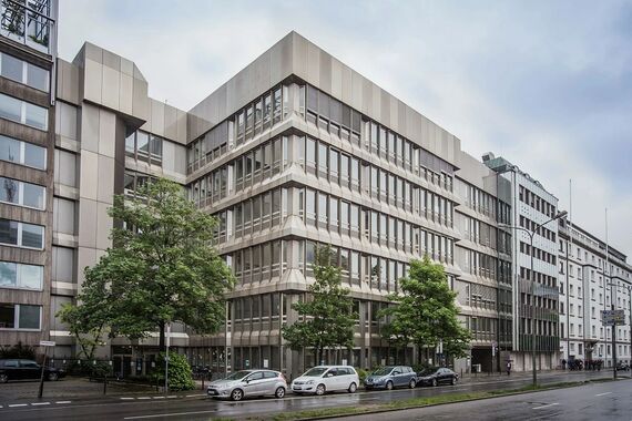 Fernstudium-Gebäude-des-Studienzentrums