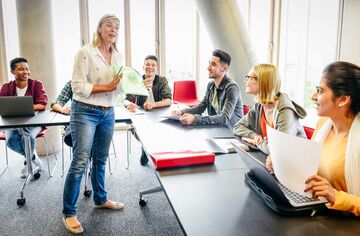 Infoveranstaltung zur Erföffnung des HFH-Studienzentrums Gießen Dozentin in Seminar