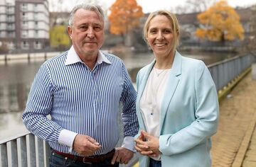 HFH-Kanzler Michael Scheithauer steht neben HFH-Präsidentin Prof. Dr. Cathleen Gaede-Illig