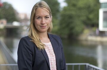 Dr. Vanessa Hoffmann Dr. Vanessa Hoffmann