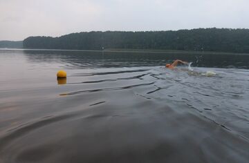 Anke Höhne in der Müritz Anke Höhne beim Start ihres Versuches