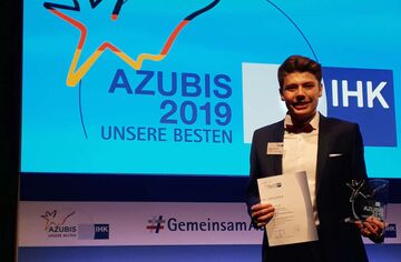 Foto vom Preisträger Thibaud Herrmann auf der Bühne