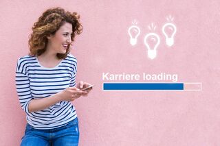 Lächelnde Frau mit Smartphone, daneben Balken "Karriere loading"