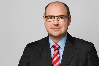 Nahes Porträt von Prof. Dr. Lars Binckebanck.