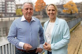 HFH-Kanzler Michael Scheithauer steht neben HFH-Präsidentin Prof. Dr. Cathleen Gaede-Illig