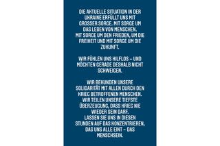 Statement weißer Text auf blauem Grund