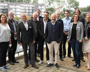 Gruppenfoto mit Verantwortlichen dänischer Wirtschaftsakademien und HFH-Verantwortlichen.