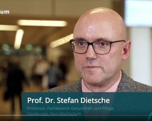 Prof. Dr. Stefan Dietsche im Videointerview mit esanum.