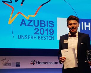 Foto vom Preisträger Thibaud Herrmann auf der Bühne 