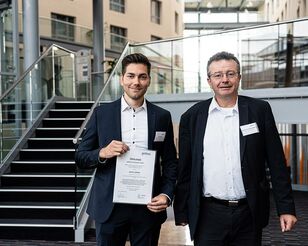 Förderpreisträger Jonas Lübcke mit Betreuer Prof. Dr. Michael Bosch