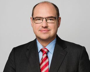 Nahes Porträt von Prof. Dr. Lars Binckebanck.