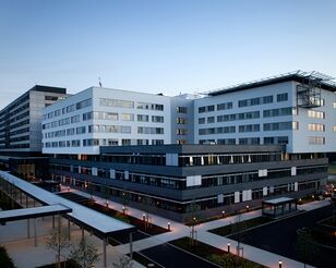 Außenaufnahme des Klinikums Mettheim - Universitätsklinikum der Stadt Köln