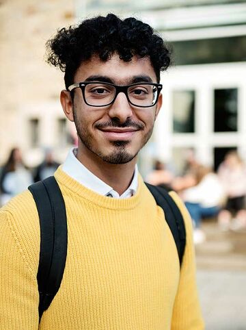 Portrait eines jungen, männlichen Studenten
