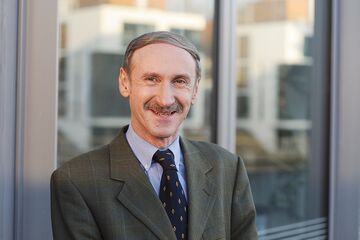 Prof. Dr. Claus Muchna Prof. Dr. Claus Muchna