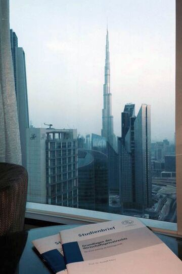 HFH-Fernstudium im Ausland absolvieren HFH-Studienbriefe in Hotel in Dubai